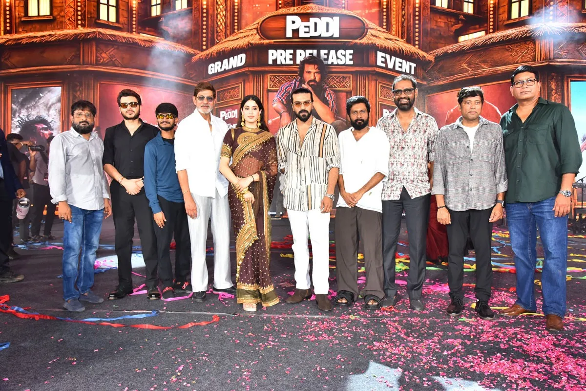 Ram Charan Steals the Show at the 'Peddi' Pre-Release Event; Janhvi Kapoor Shines in a Saree! | 'పెద్ది' ప్రీ రిలీజ్ వేడుకలో చరణ్ హవా.. చీరలో జాన్వీ కపూర్ మెరిసింది!