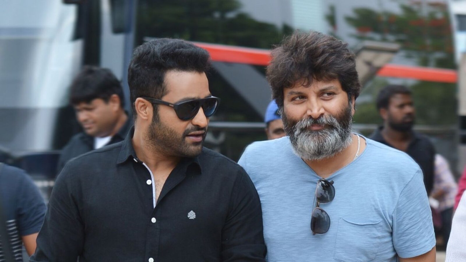 జూనియర్ ఎన్టీఆర్–త్రివిక్రమ్ సినిమాకు రెండు పవర్‌ఫుల్ టైటిల్స్?